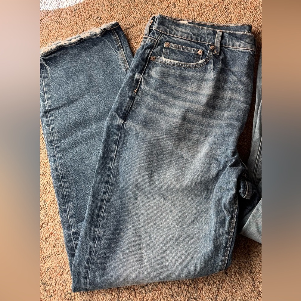 SOLD****Women’s American Eagle Super High Rise Straight Leg Jeans Size 16 Long